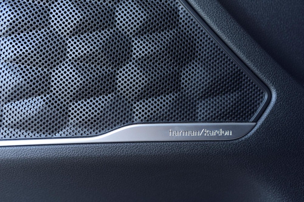 Hyundai Santa Fe 2021 được trang bị 10 loa Harman Kardon.
